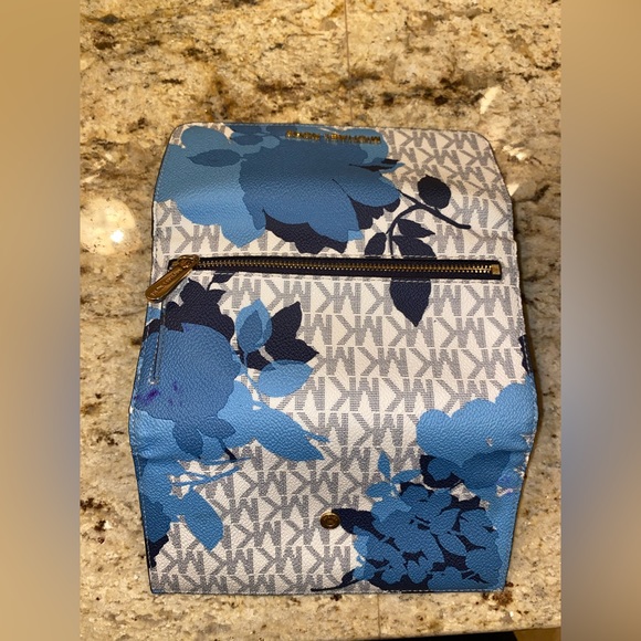 MICHAEL KORS DESIGNER HANDBAG WITH MATCHING WALLET - Picture 6 of 7